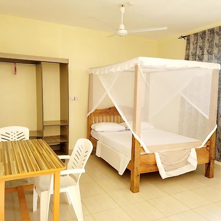 Casuarina Lounge Hotel Malindi Exterior photo